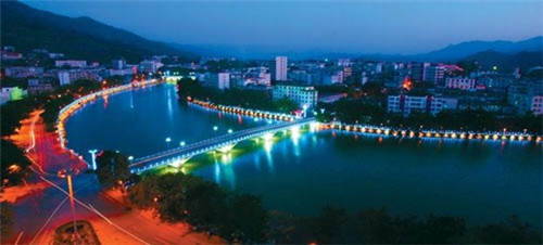 在威海市加盟猪叫兽排骨饭能赚钱吗